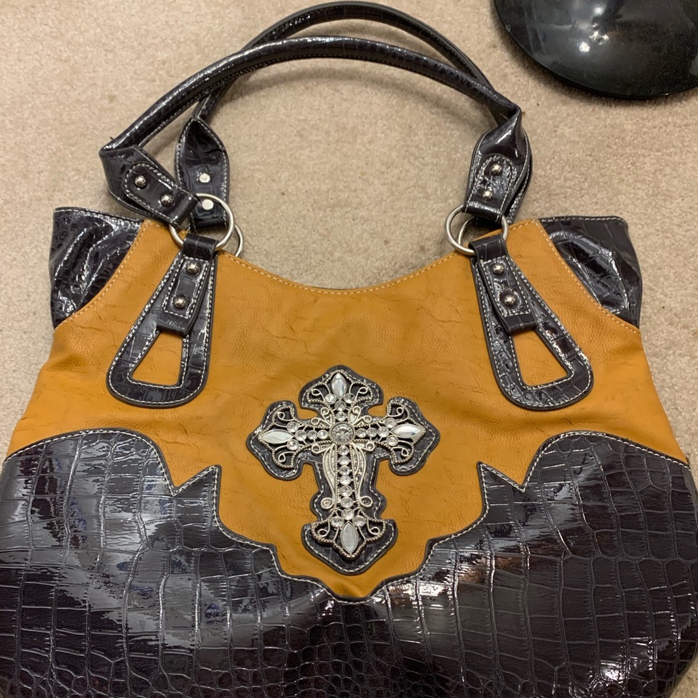 I’m selling a purse